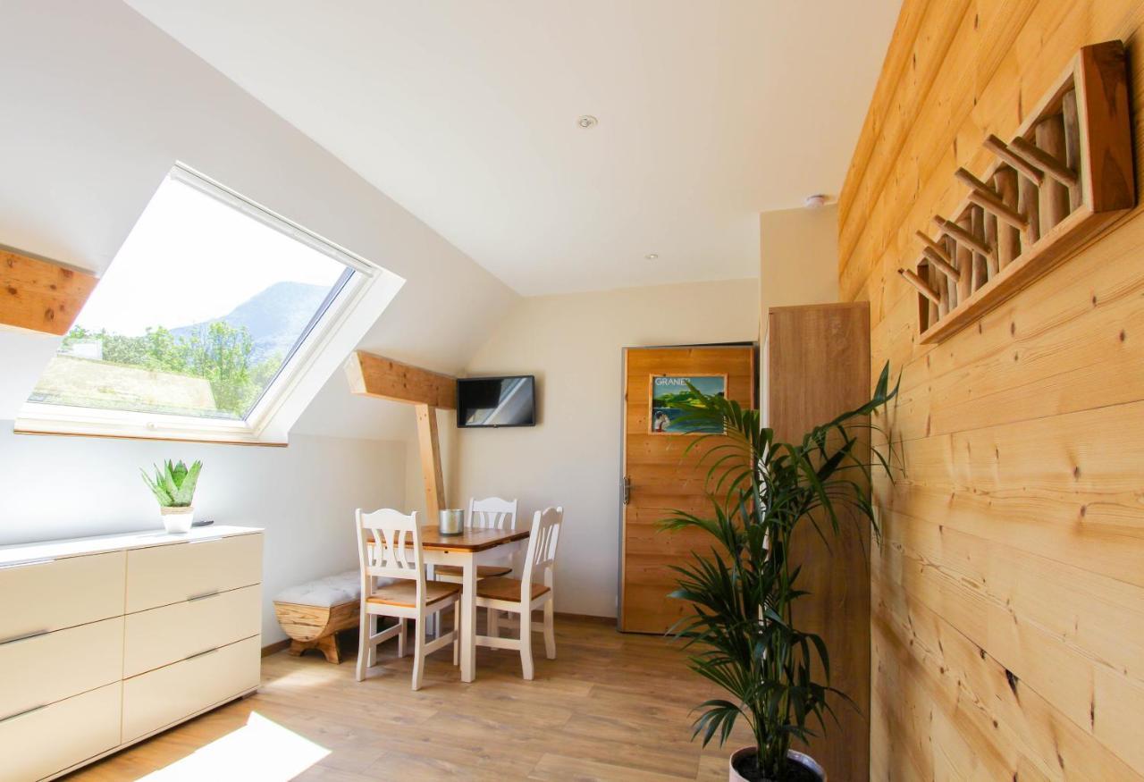 Bed and Breakfast L'Etang De La Tourne Les Marches Exterior foto